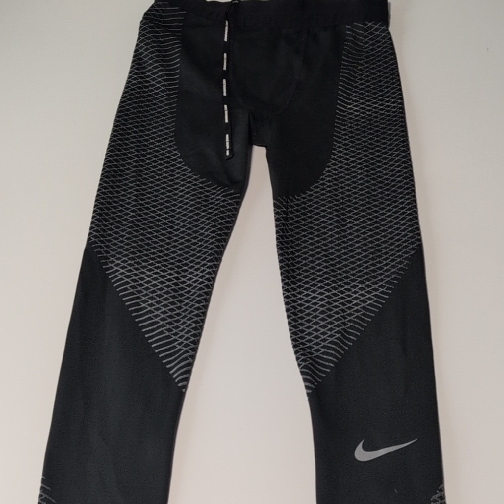 Nike Black and Gray Patterned Leggings